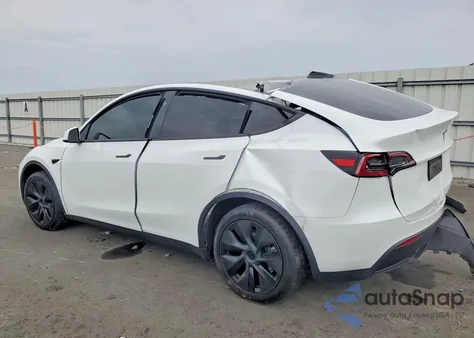 2025 Tesla Model Y z USA, uszkodzony, nr VIN 7SAYGDED7SF271078